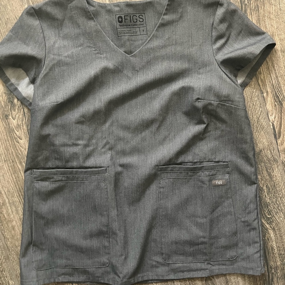Women’s Figs Scrubs SMALL TOP, LARGE BOTTOMS